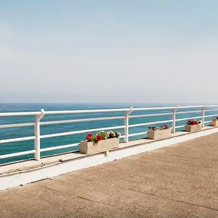 Waterfront Santa Clara Hotel