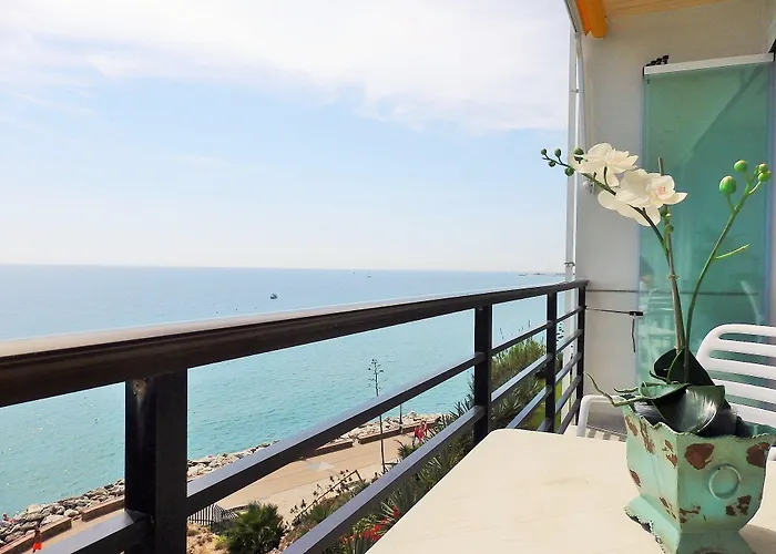 Waterfront Santa Clara Hotel 3*